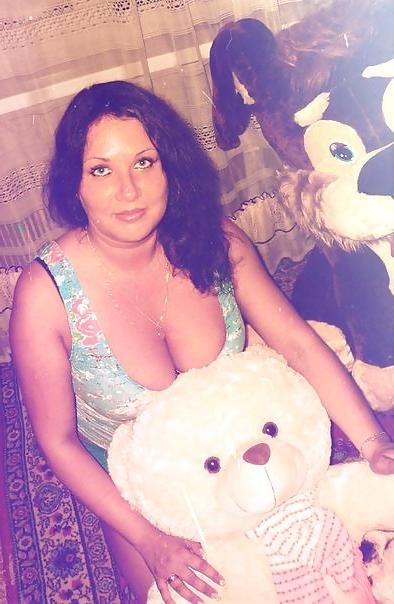 18P Busty Russian Woman 1452