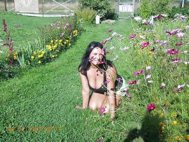 18P Busty Russian Woman 1452