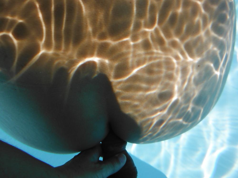 25P Jeux et fellation dans la piscine
