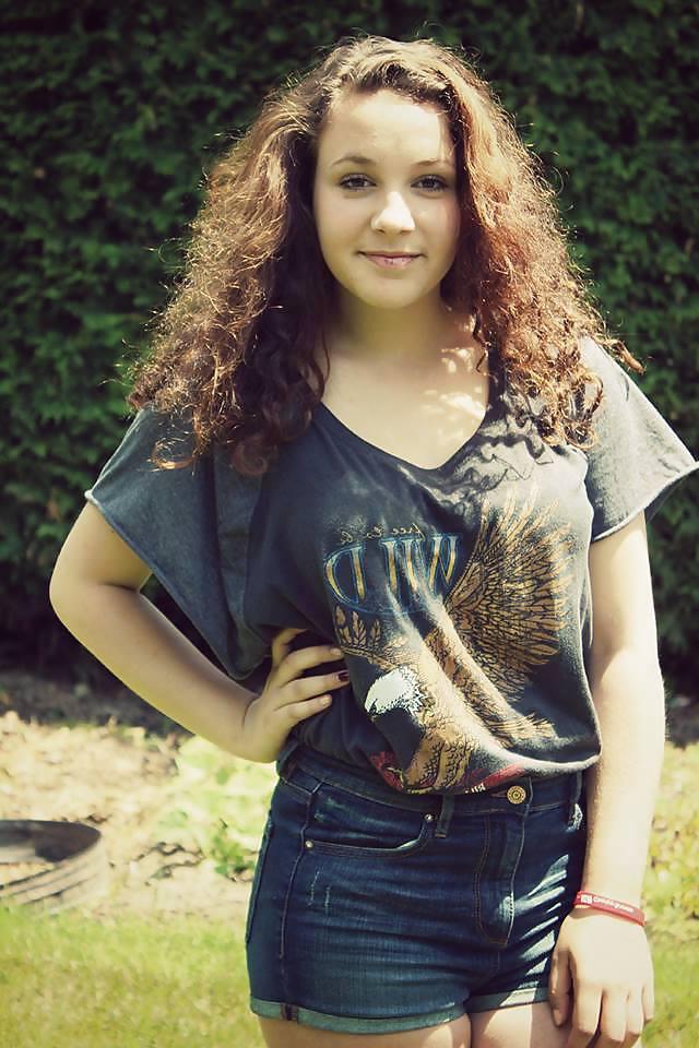 25P Young and sexy LESBIANS friends...