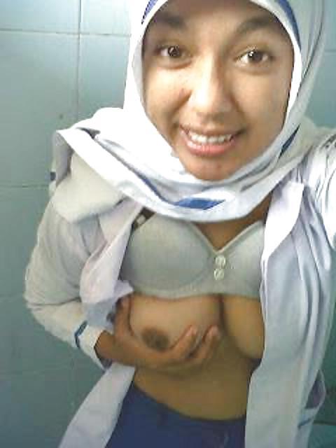 10P Sexy veiled woman