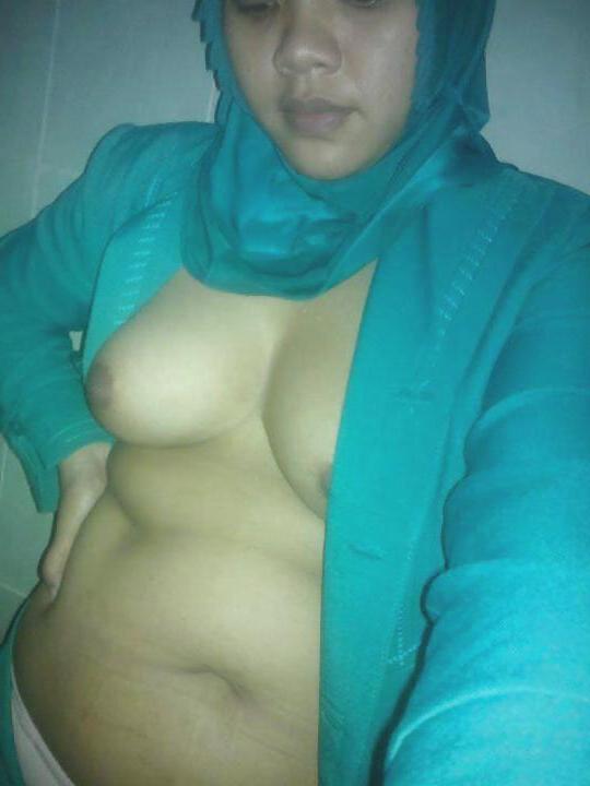 10P Sexy veiled woman