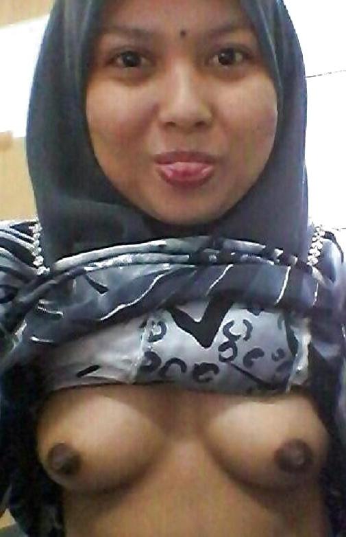 10P Sexy veiled woman
