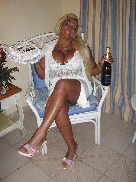 16P Busty Russian Woman 1090