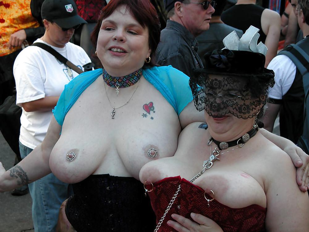 20P Granny naked outdoor 2.