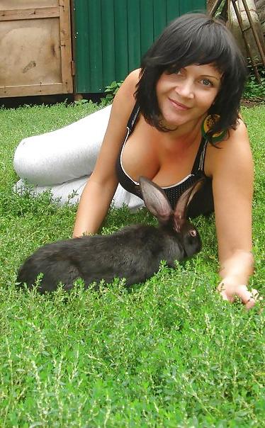 12P Busty Russian Woman 1078