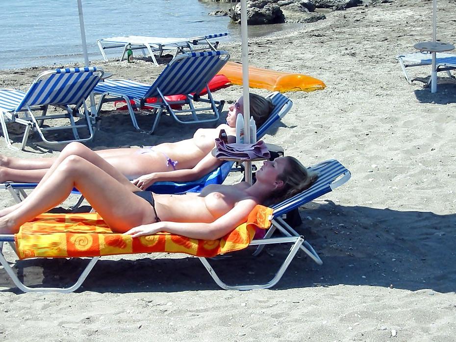 25P NUDE AT THE BEACH