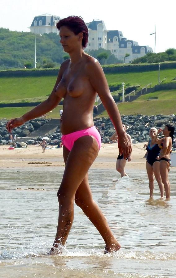 25P NUDE AT THE BEACH
