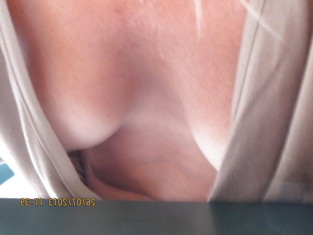 16P Hoilday snaps downblouse