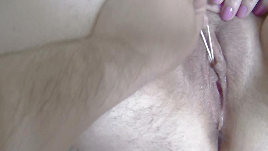 14P MARY BEADS IN HER PUSSY