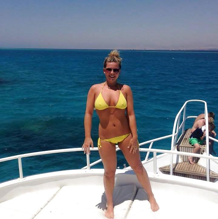 25P Sexy Girls holiday pictures compilation