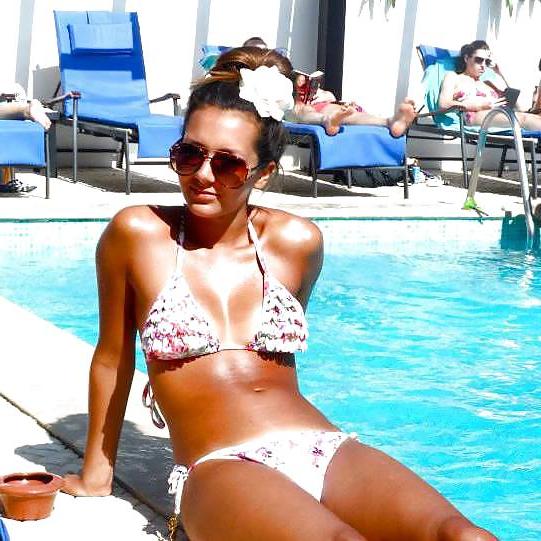 25P Sexy Girls holiday pictures compilation
