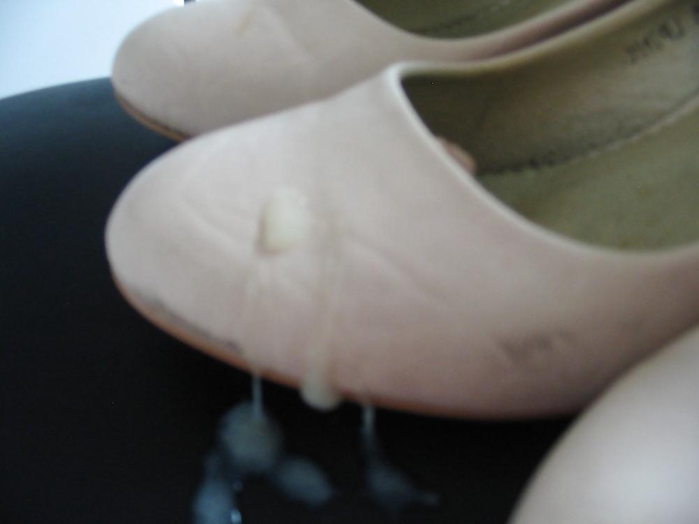 7P Load my Sperm on her Shoes
