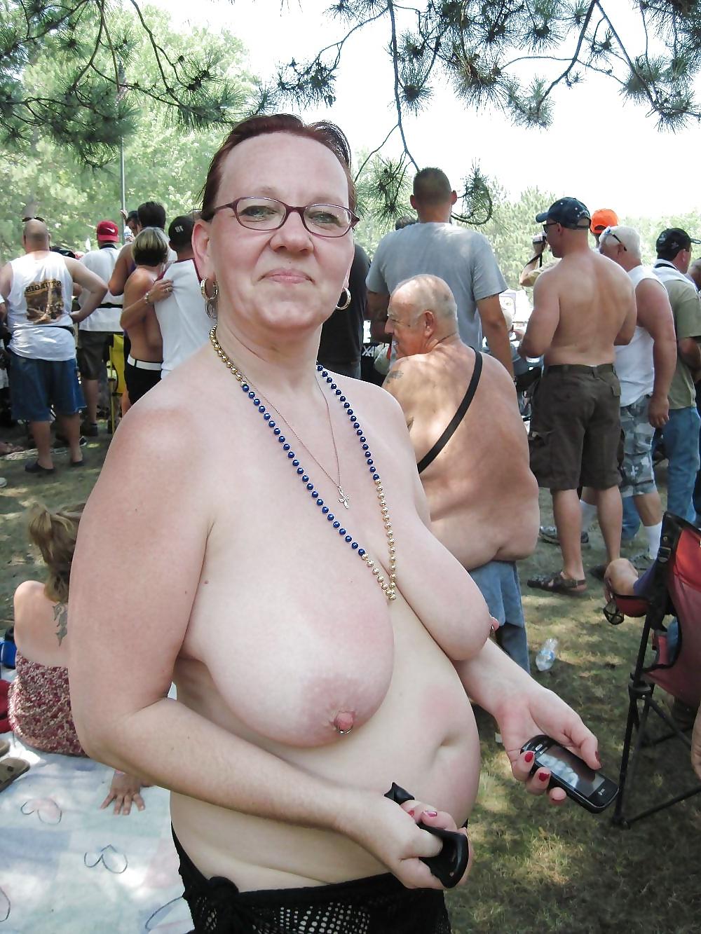 20P Mature women with saggy tits 24.