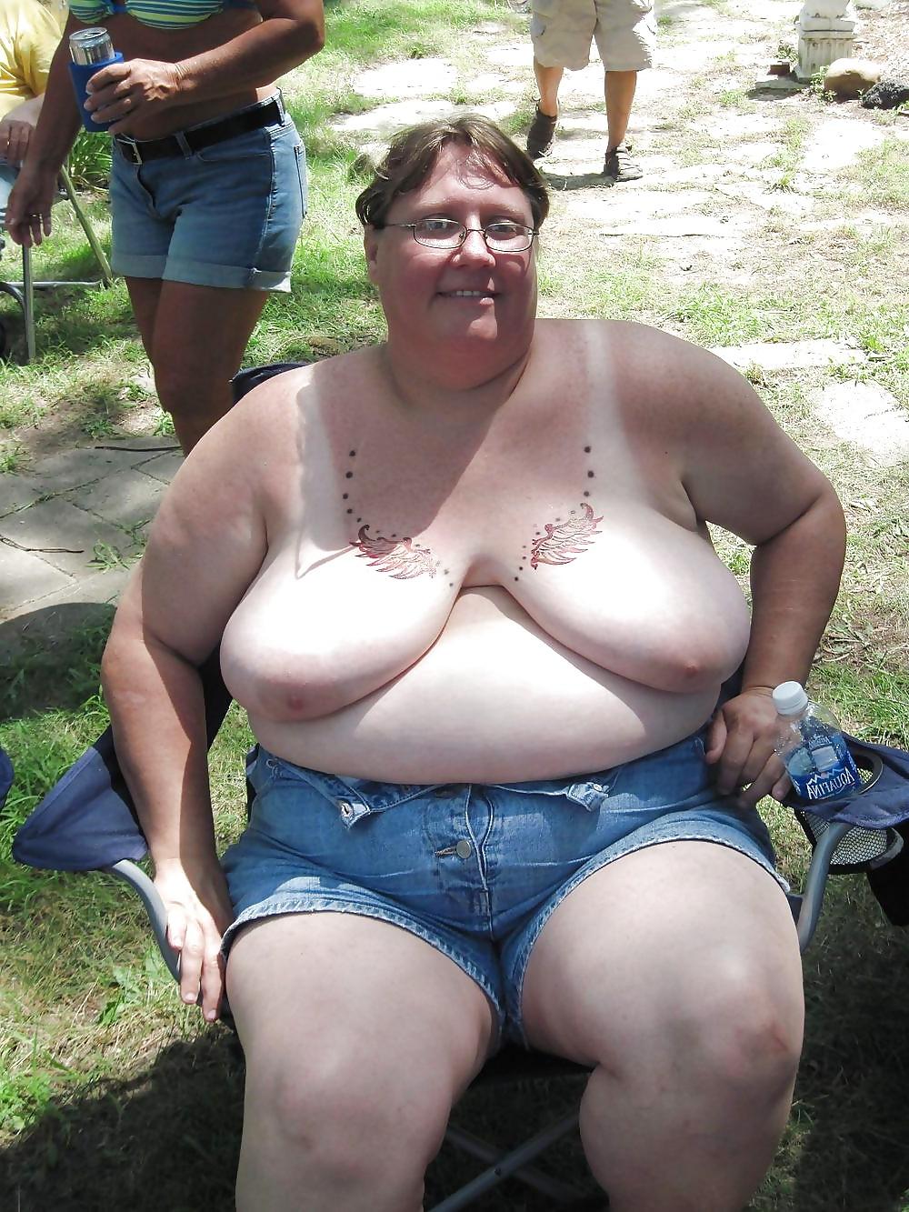 20P Mature women with saggy tits 24.