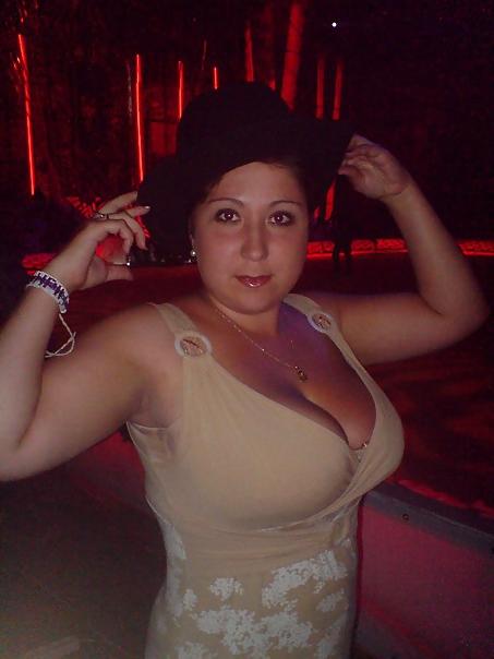 16P Busty Russian Woman 1563