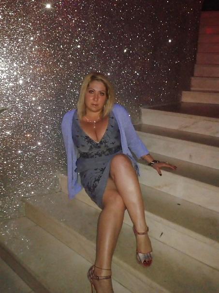 16P Busty Russian Woman 1563