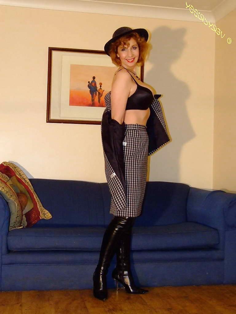 25P Mature Beauty - Chrissy 28