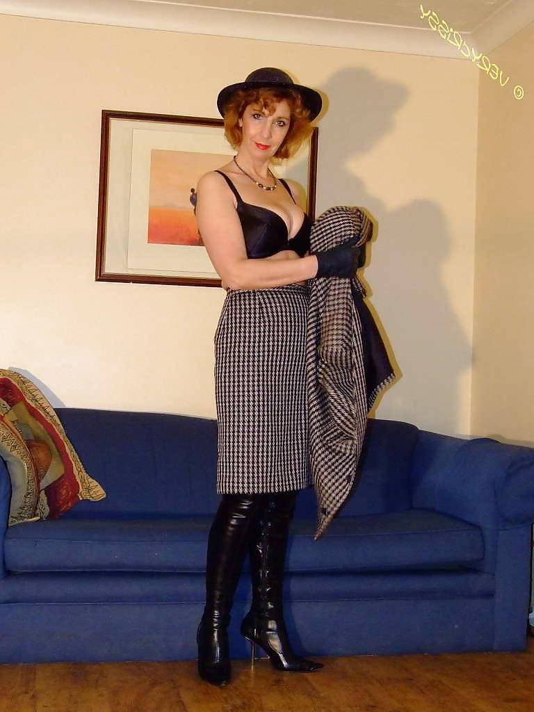 25P Mature Beauty - Chrissy 28