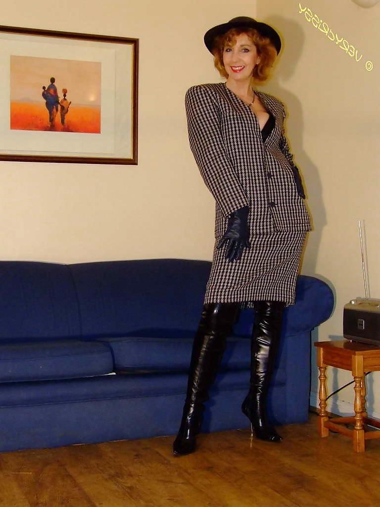 25P Mature Beauty - Chrissy 28