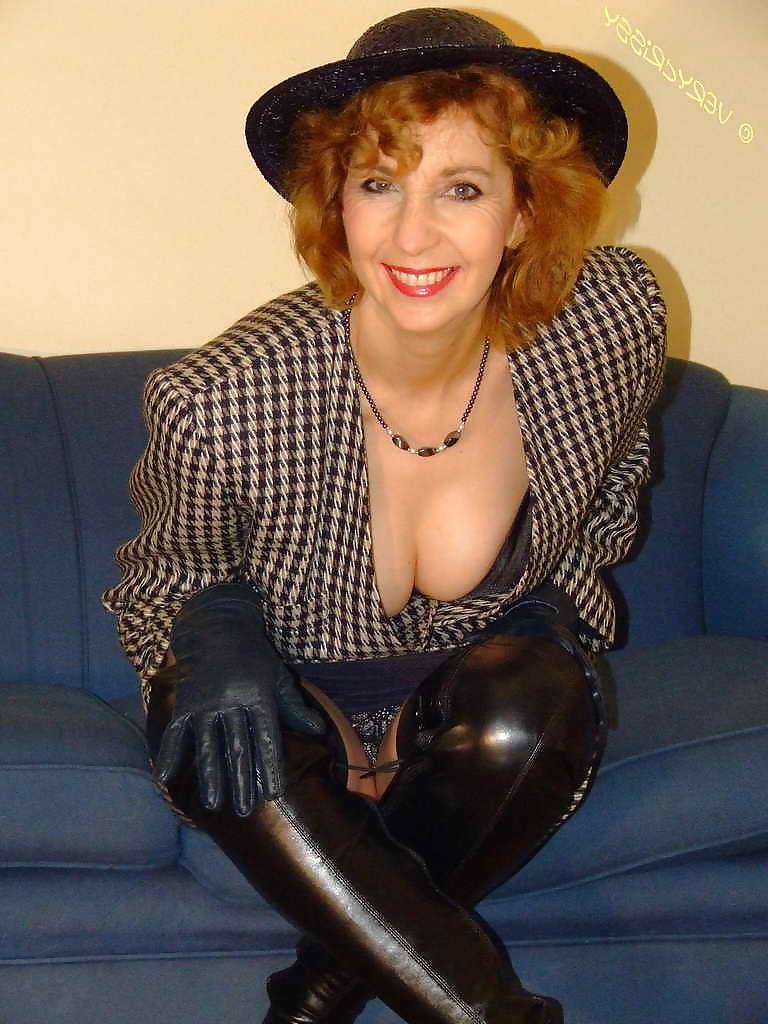 25P Mature Beauty - Chrissy 28