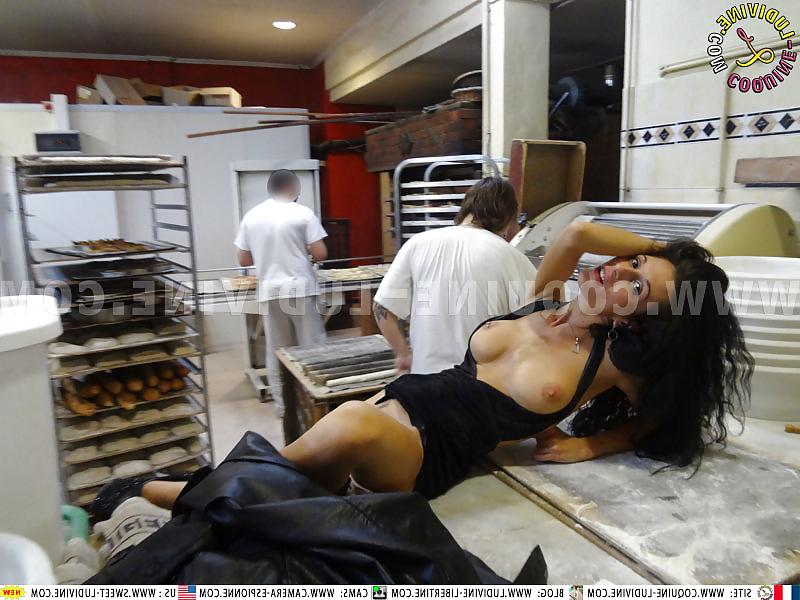 12P Exhibition au milieu des employes d'une boulangerie du Var