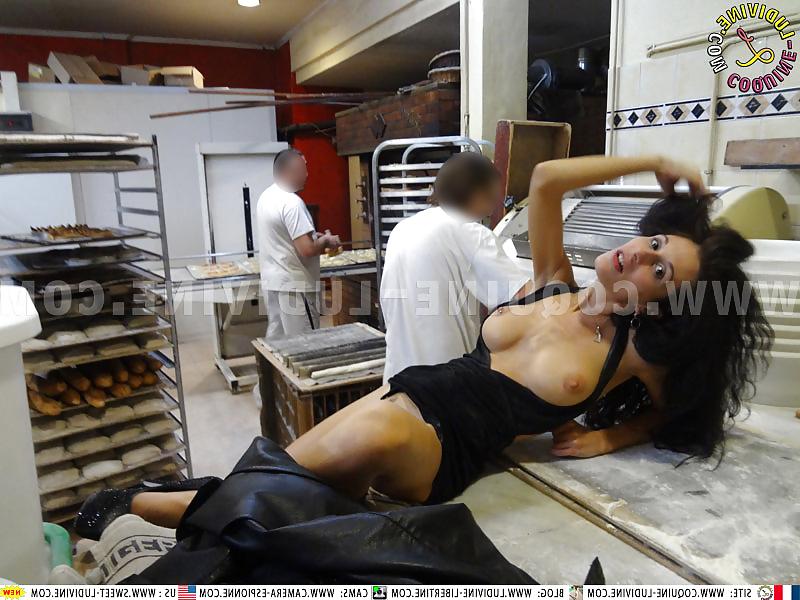12P Exhibition au milieu des employes d'une boulangerie du Var