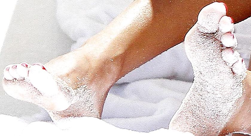 25P My Favorite Foot Pics