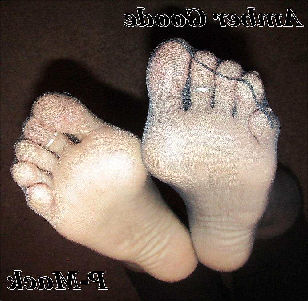 25P Foot pussy and arches soles