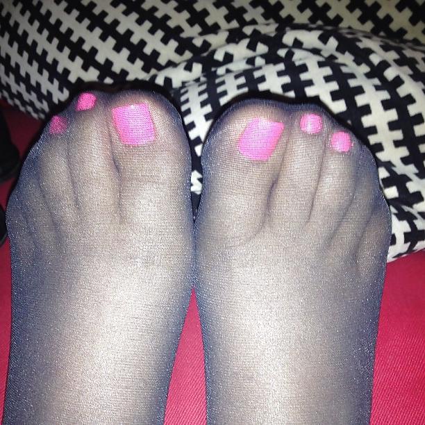 25P Foot pussy and arches soles