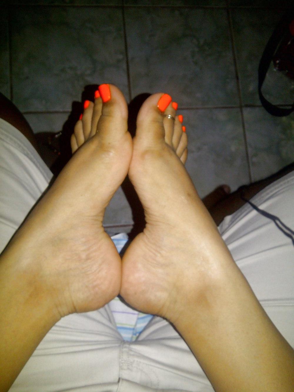 25P Foot pussy and arches soles