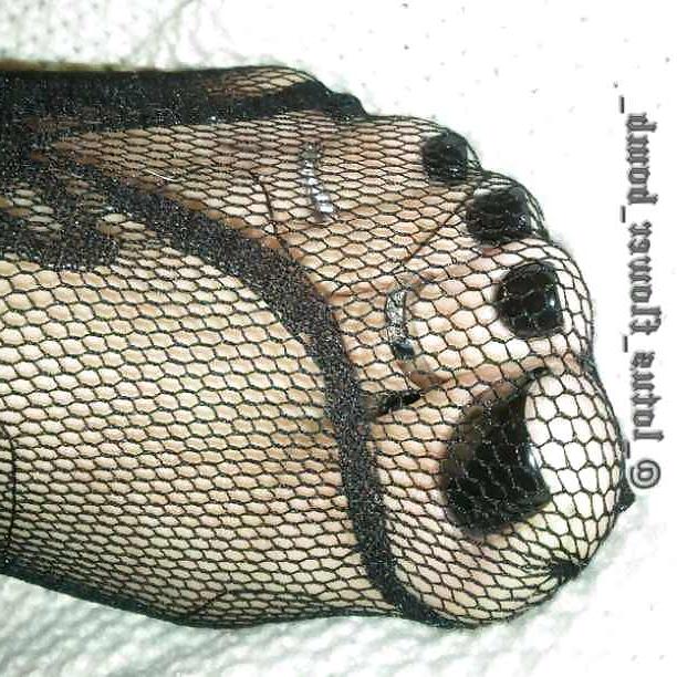 25P Foot pussy and arches soles