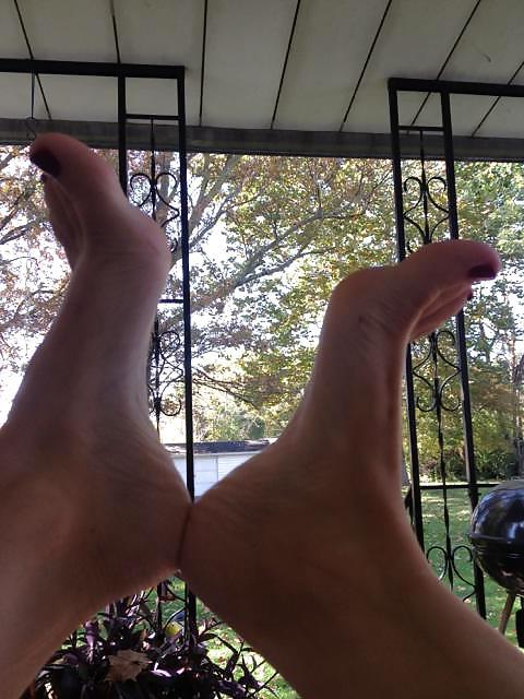 25P Foot pussy and arches soles