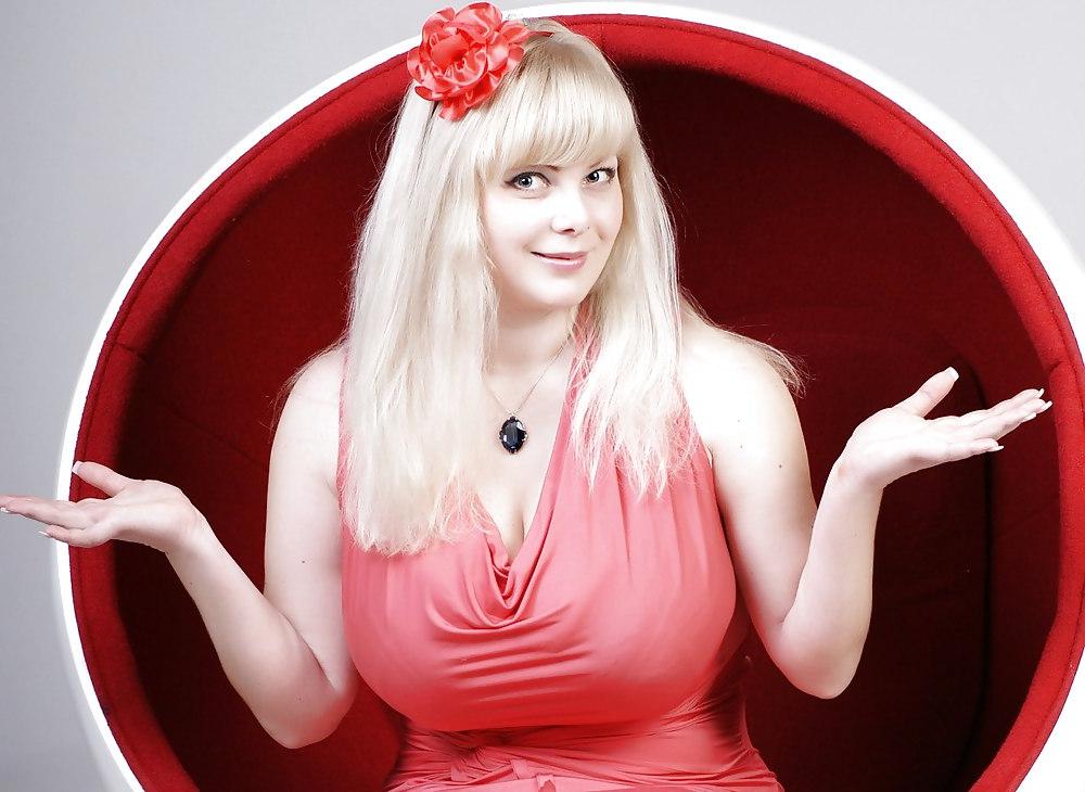 25P Busty Russian beauty Alena Shaytarova
