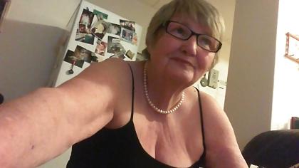 16P Naughty Granny Wants You to see her naked