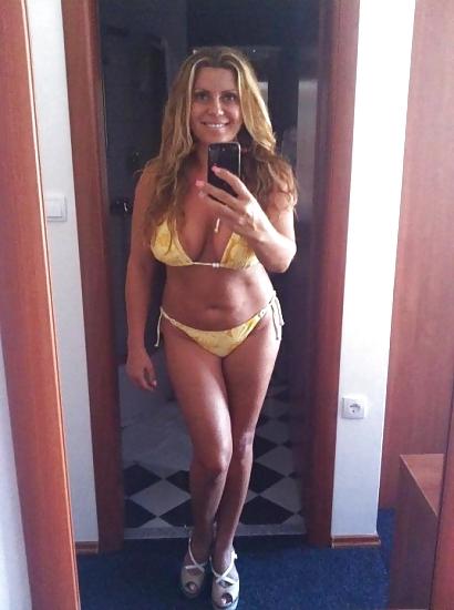 18P Serbian MILF singers 