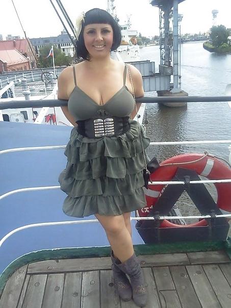 22P Busty Russian Woman 1201