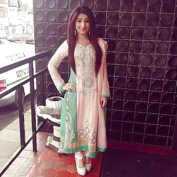 25P Desi beauty in SILK.