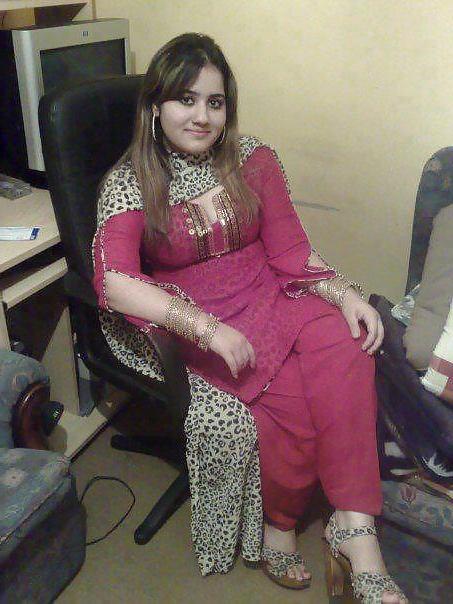 25P Desi beauty in SILK.