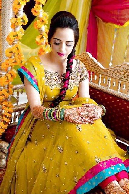 25P Desi beauty in SILK.