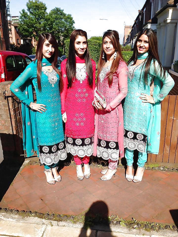 25P Desi beauty in SILK.
