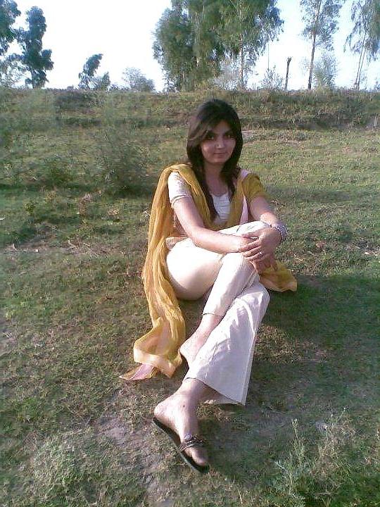 25P Desi beauty in SILK.