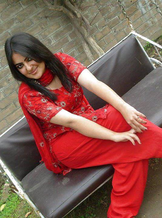 25P Desi beauty in SILK.