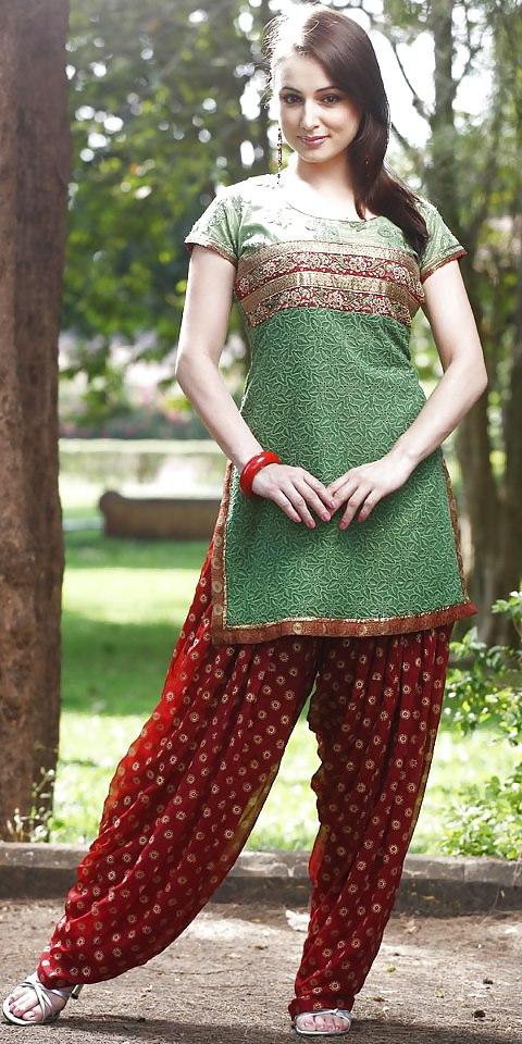 25P Desi beauty in SILK.
