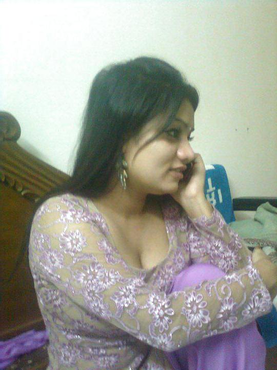 25P Desi beauty in SILK.