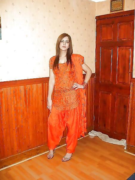 25P Desi beauty in SILK.