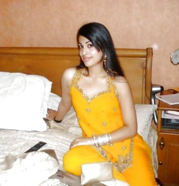 25P Desi beauty in SILK.