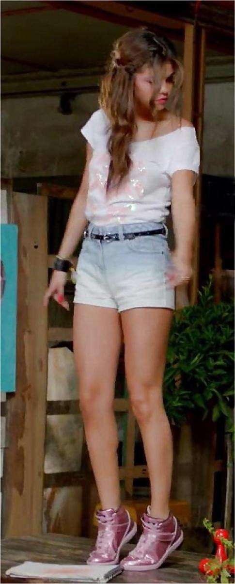 25P Selena Gomez - Random Lovliness IV