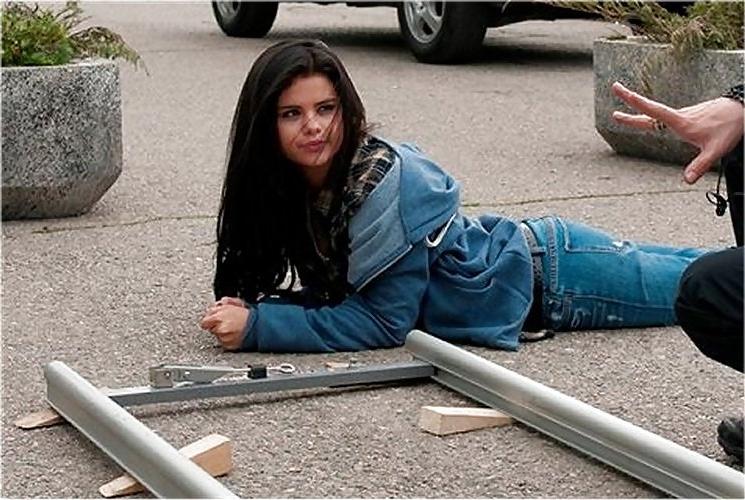 25P Selena Gomez - Random Lovliness IV