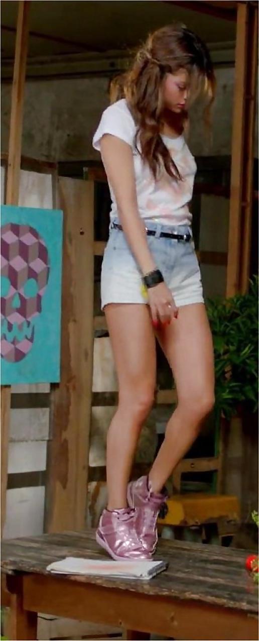 25P Selena Gomez - Random Lovliness IV